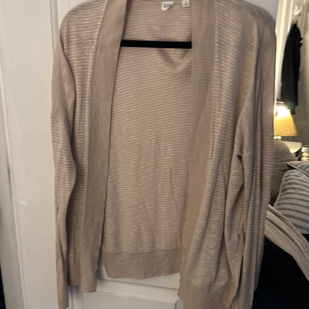 Lightweight sweater